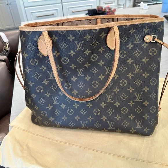 Louis Vuitton Monogram Neverfull GM Tote - Picture 2 of 9